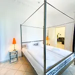 Grosszuegige Mit Ueberdachter Terrasse, Eigener Waschmaschine Daire