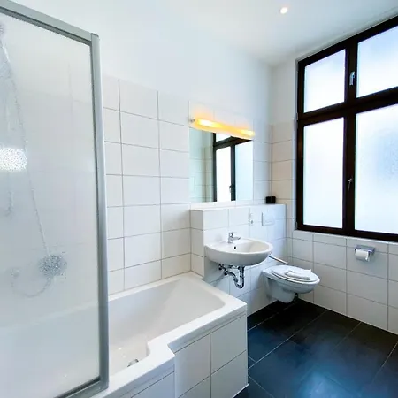 Großzügige Mit überdachter Terrasse, Eigener Waschmaschine *