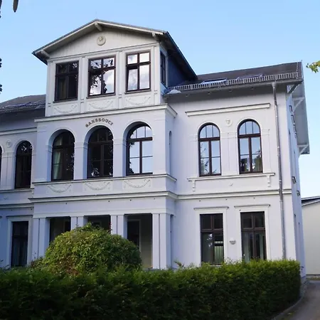 Holiday home Grosszuegige Mit Ueberdachter Terrasse, Eigener Waschmaschine