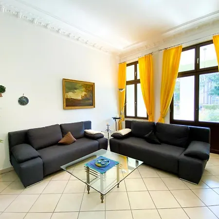 Grosszuegige Mit Ueberdachter Terrasse, Eigener Waschmaschine Daire