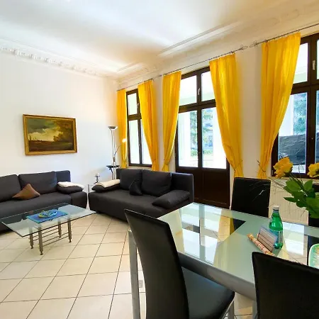 Großzügige Mit überdachter Terrasse, Eigener Waschmaschine *