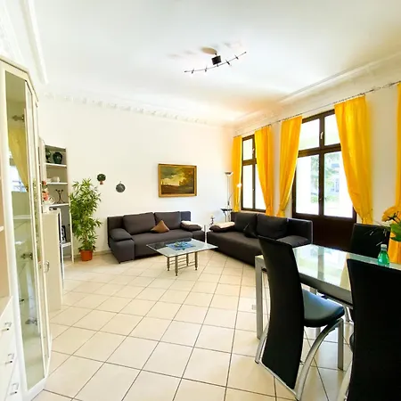 Grosszuegige Mit Ueberdachter Terrasse, Eigener Waschmaschine